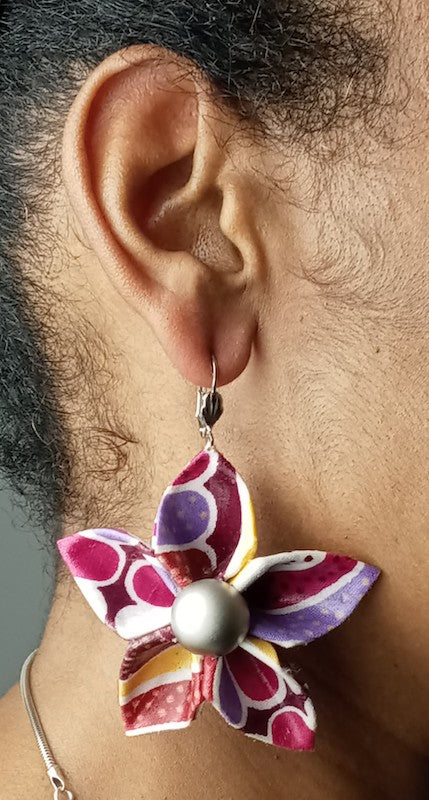 アクセサリー CHAINSAW BLADE AND FLOWER EARRING アクセサリー CHAINSAW BLADE AND FLOWER EARRING ⚙️ CHAINSAW MAN